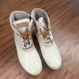 Sperry Women's Ankle Boots in Cream and Tan